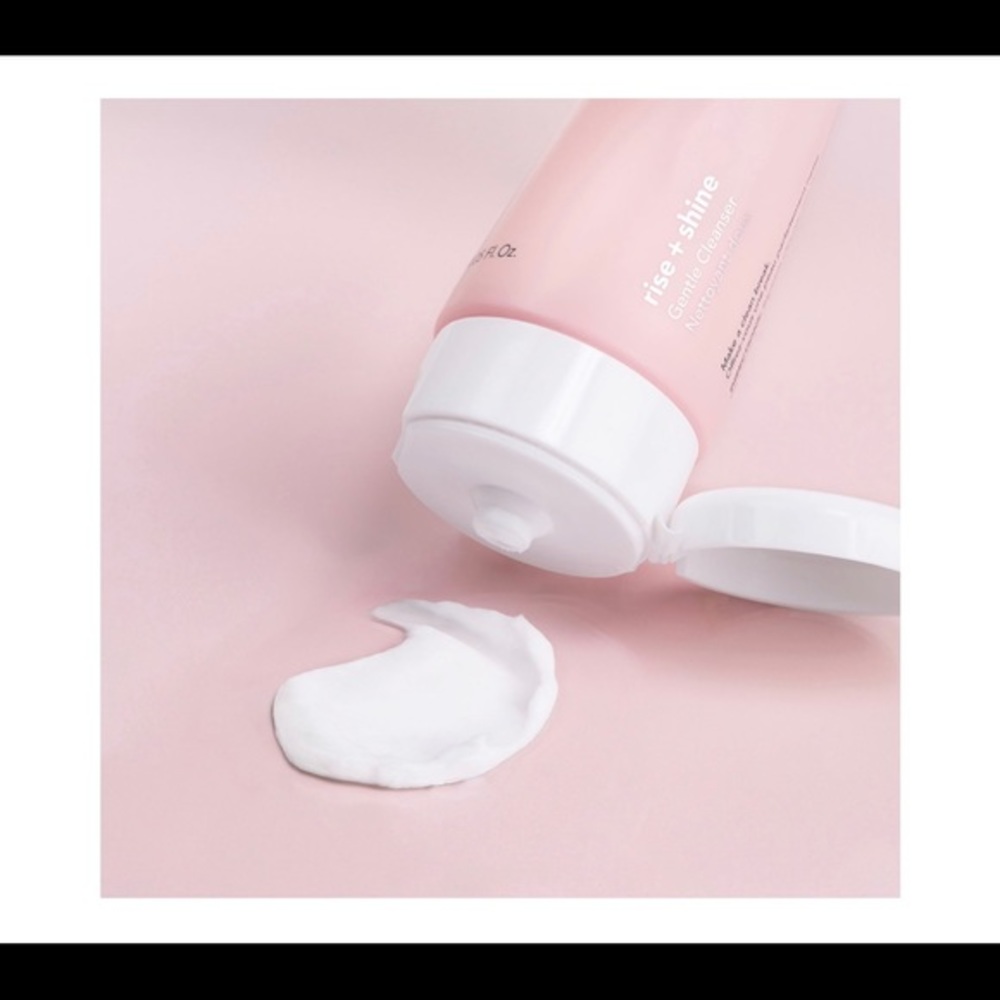 🎀2/20🎀 15 ML Saturday Skin Rise + Shine Face Cleanser Mini